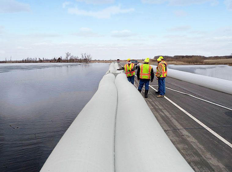 Temporary dams and flood dykes